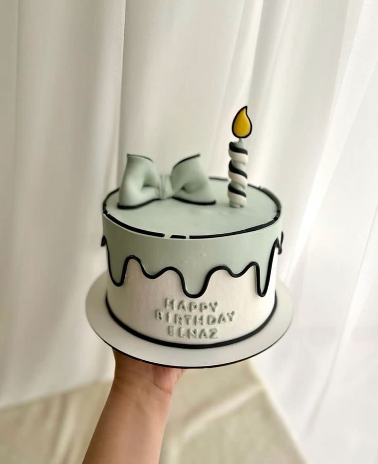 Gâteau minimaliste vert sauge à coulure graphique et nœud modelé